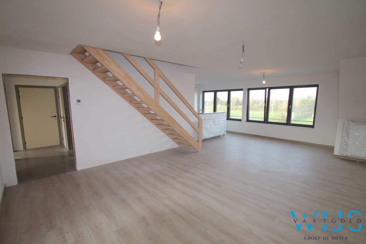 Prachtige duplex + garage in het rustige landelijke OOSTEEKLO 