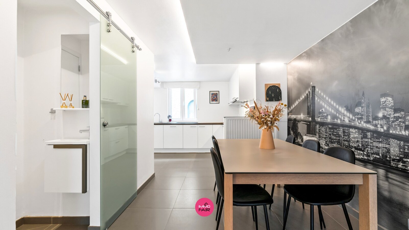 Instapklaar, energiezuinig appartement met garage 