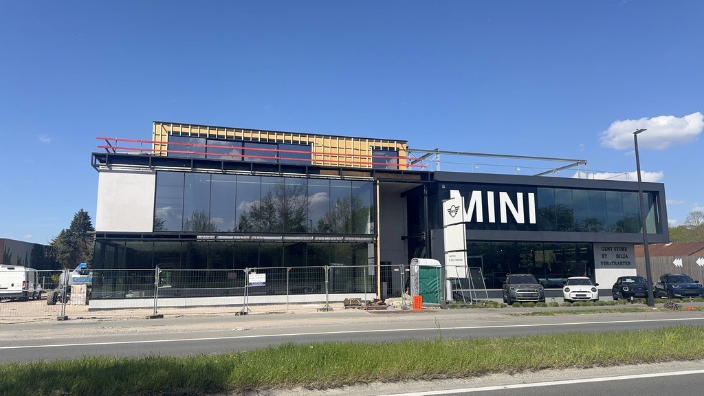 Nieuwbouw showroom met magazijn te huur langs N43 in Sint-Denijs-Westrem
