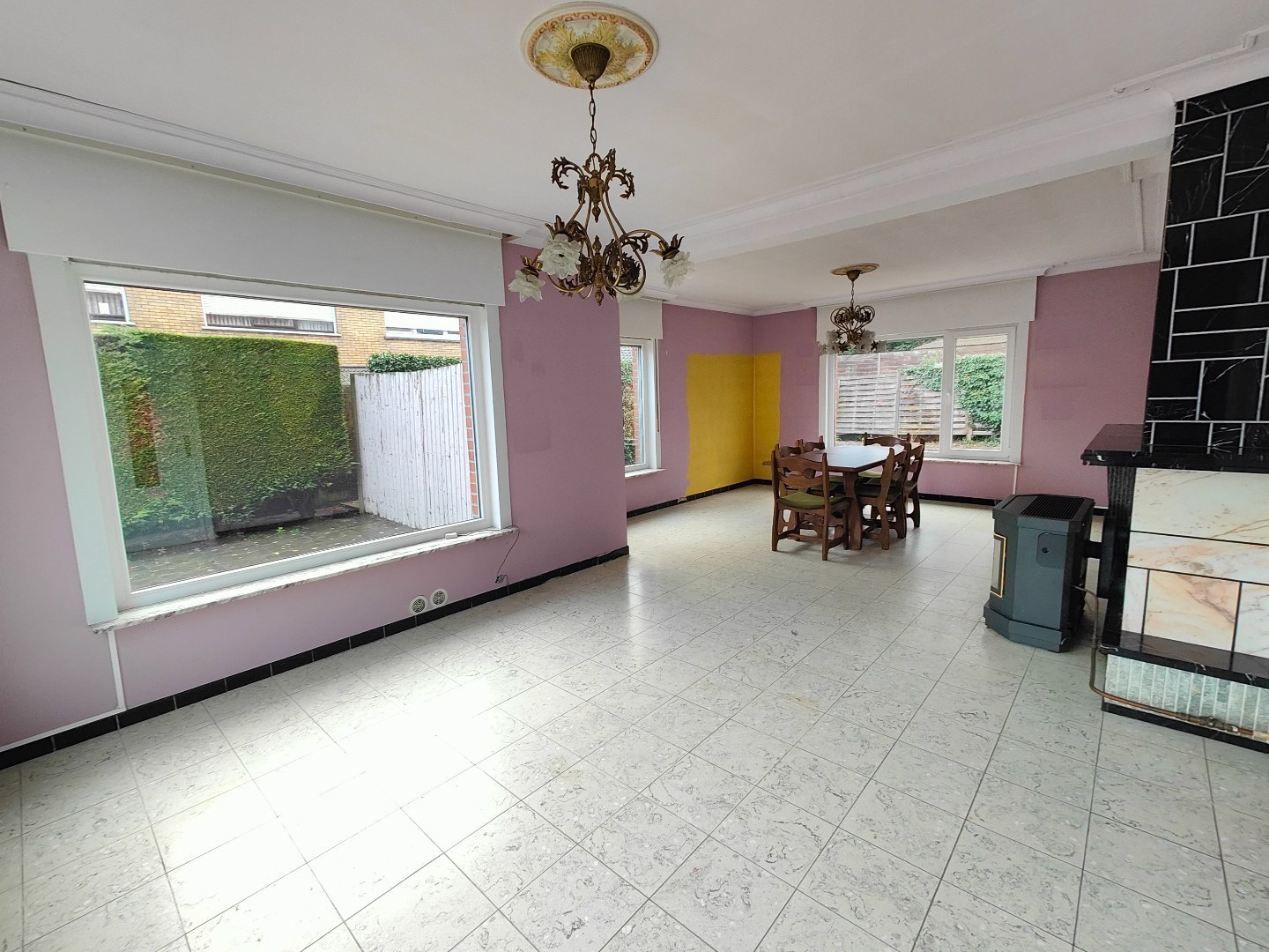 Halfopen woning met tuin en garage op 385 m² 