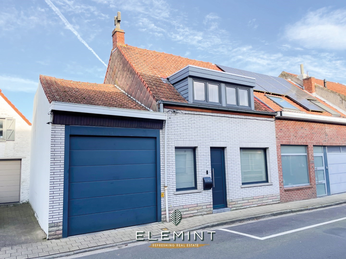 Gezinswoning met aanpalende magazijn en mooie tuin 