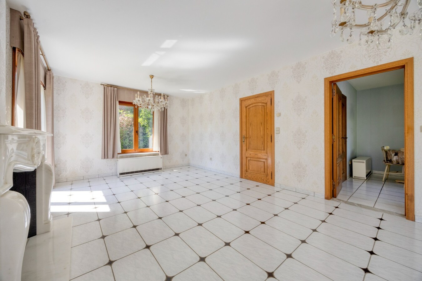 Instapklare bungalow met zuidtuin, garage en rust in Outgaarden 