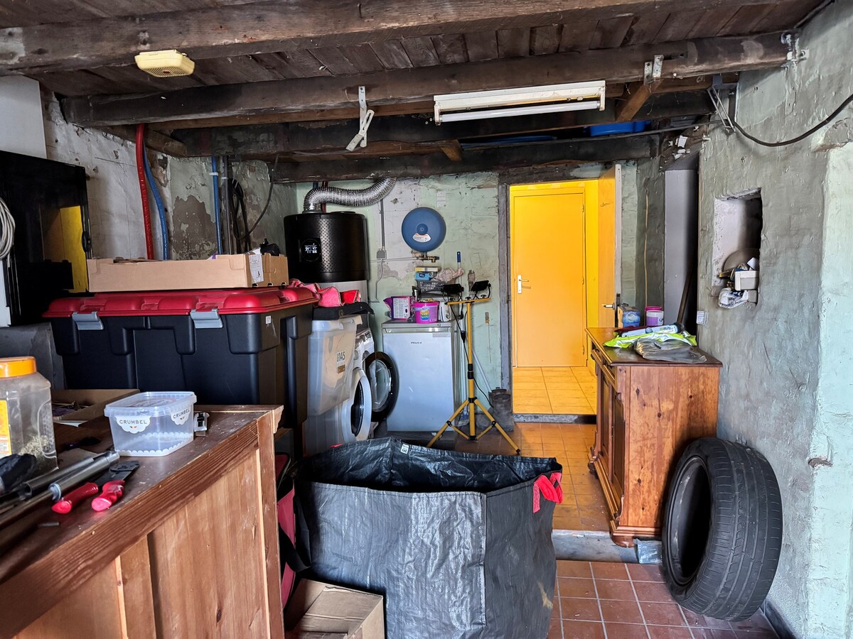 Woning met 4 slaapkamers en parkeerplaatsen te Gistel 