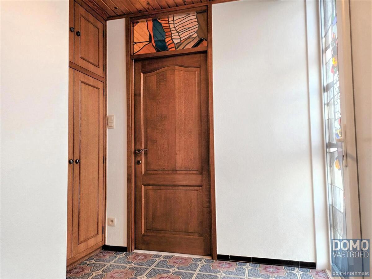 Vernieuwde seniorenwoning met 3 slaapkamers en inpandige garage gelegen in Tuilt (Kuringen) 