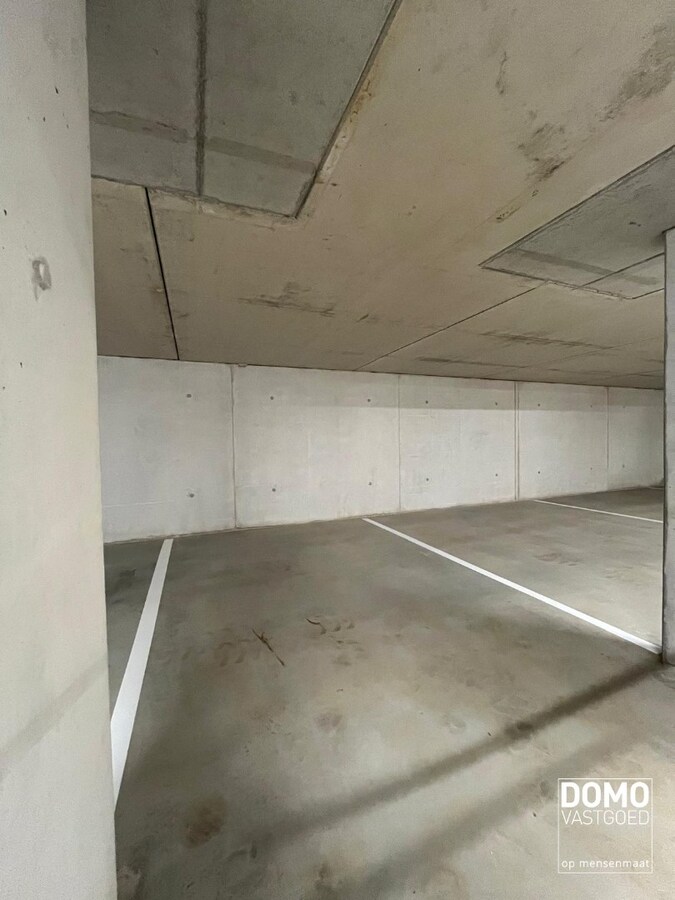 NIEUWBOUW 2 SLAAPKAMER APPARTEMENT MET TERRAS, AUTOSTANDPLAATS EN KELDERBERGING TE KERMT 