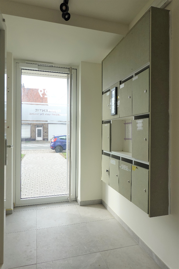 Recent nieuwbouwappartement met tuin te Zedelgem 