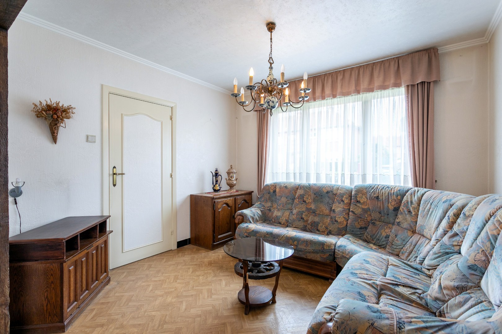 Te renoveren woning met 3 slpk te Lembeek 