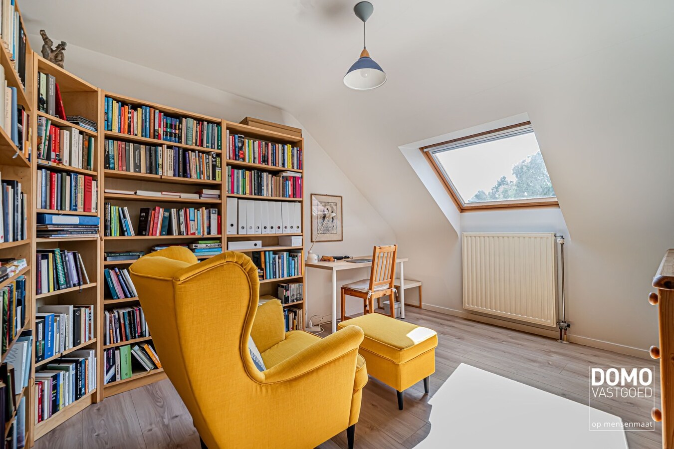 ZUIDWESTELIJK GEORIËNTEERDE DOORZONWONING MET LICHTRIJKE AANBOUW, GEZELLIGE TUIN EN RUIME GARAGE TE KURINGEN (HASSELT) 