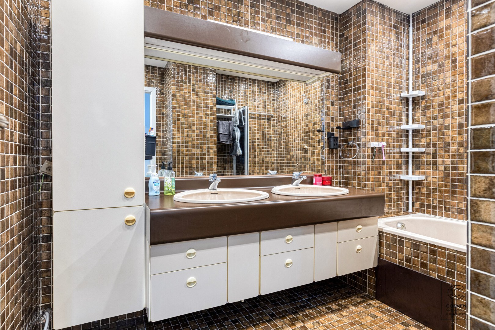 Ruim, lichtrijk appartement van 124 m² en twee slaapkamers te Antwerpen! 