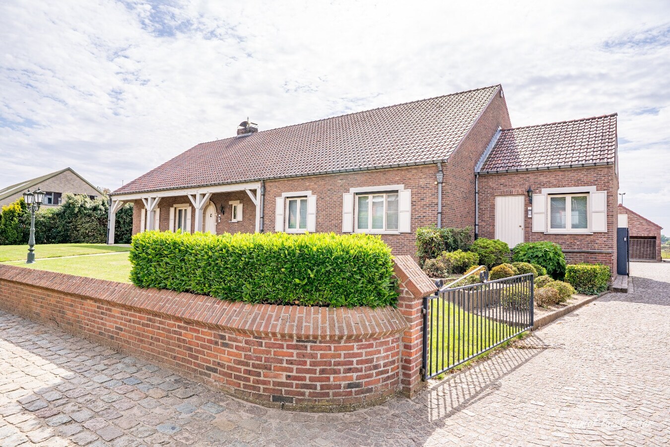 Woning met paardenstallen en loods op ca. 50 are te Rillaar 