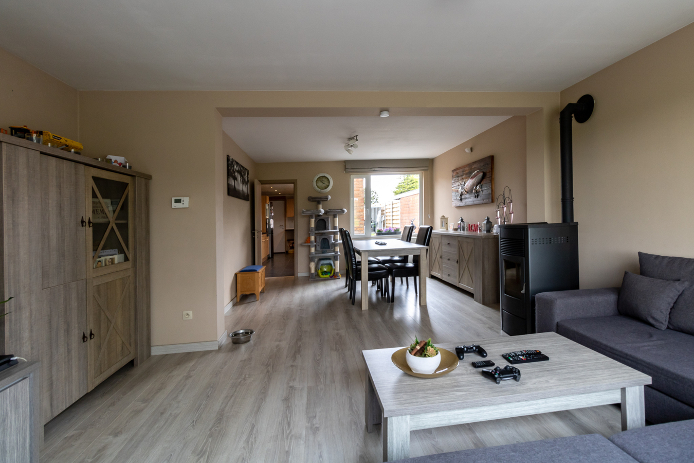 Instapklare gezinswoning met grote tuin en landelijke verzichten te Ichtegem 