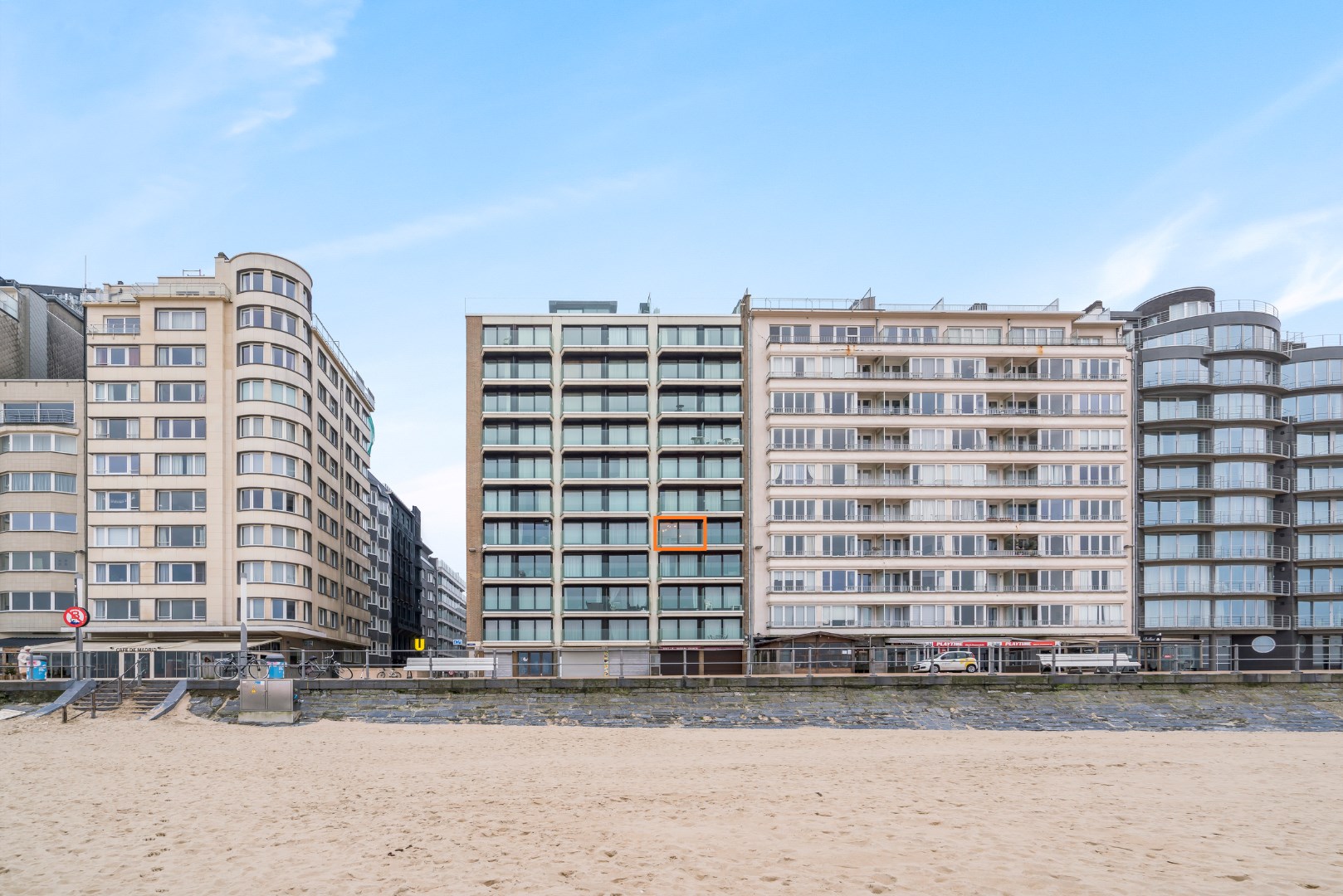 STUDIO MET FRONTAAL ZEEZICHT EN TERRAS 