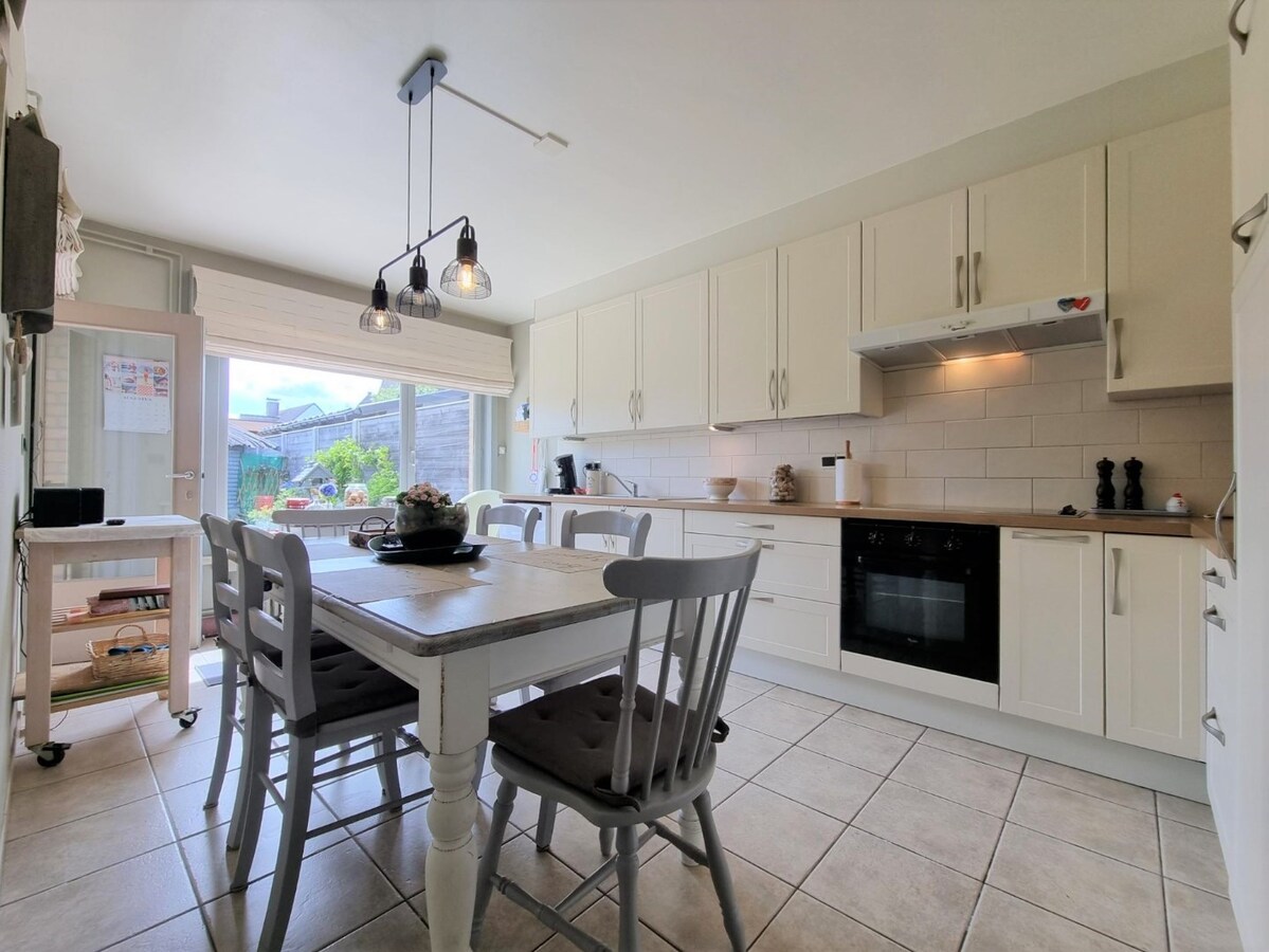 Ruime woning gelegen in een zeer rustige, residentiële woonwijk te Knokke-Heist 