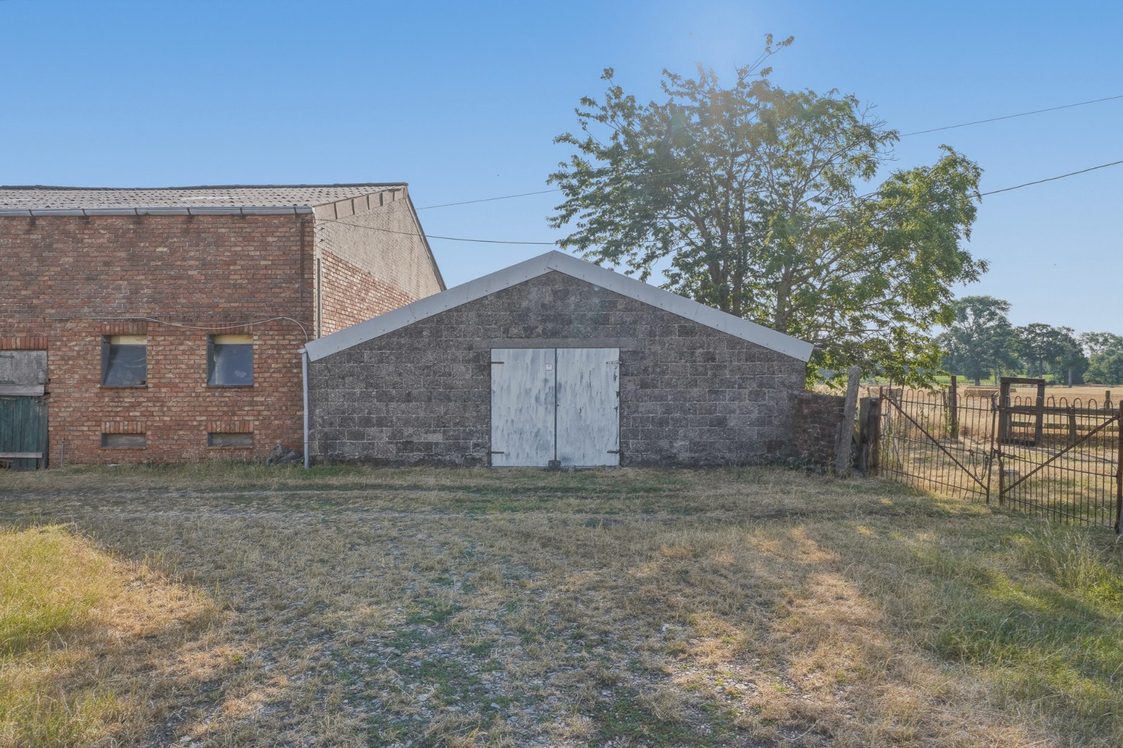 Hoeve "De Roeste Scheure" op een perceel van ca. 12.762 m² te Zedelgem 