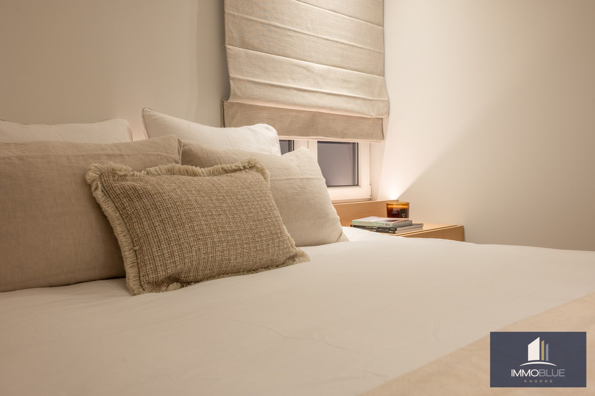 Stijlvol volledig gerenoveerd appartement in een vernieuwde residentie gelegen op een boogscheut van de zee en het commercieel centrum. 