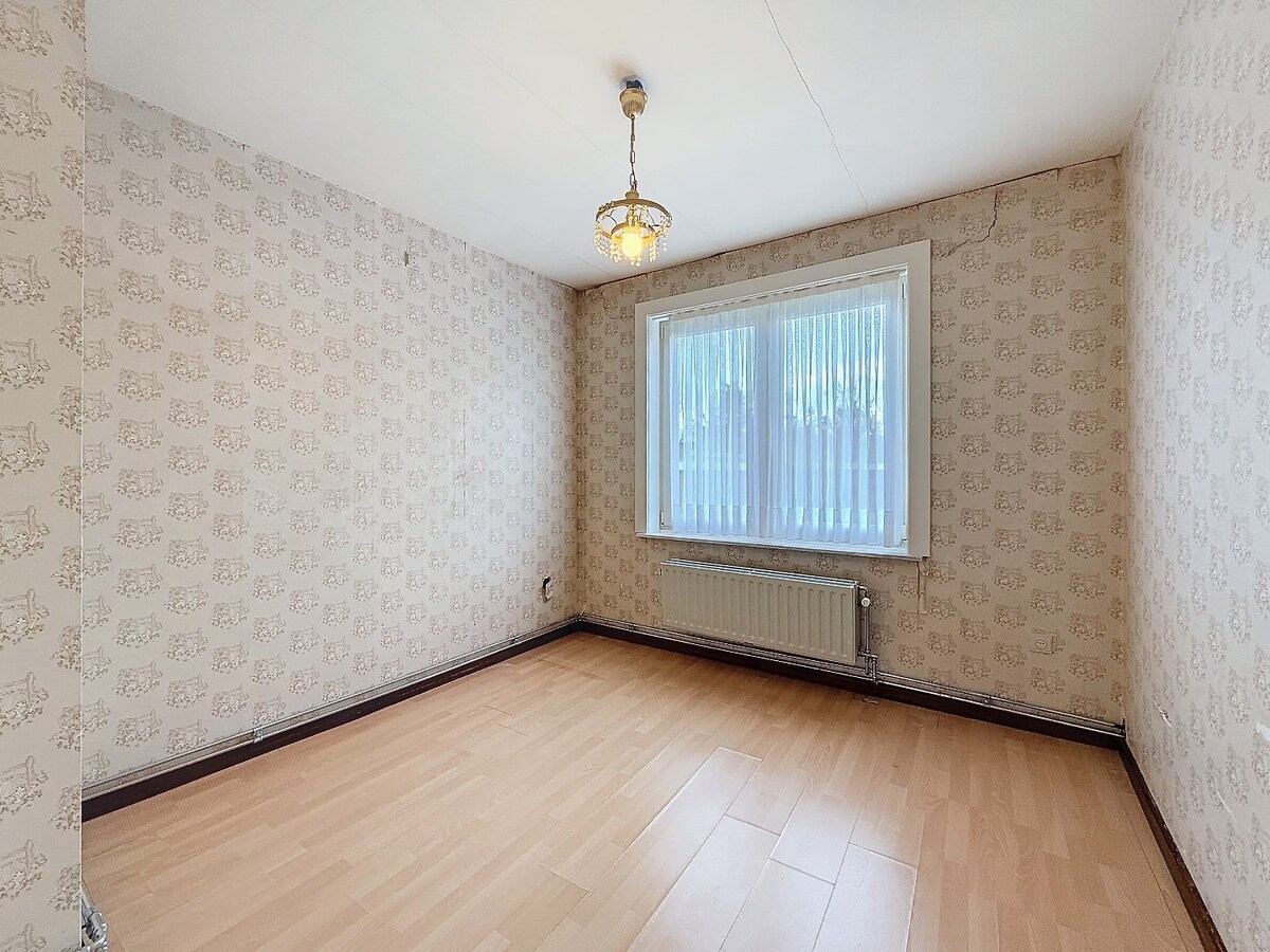 Op te frissen HOB met garage en tuin te Bijloke 