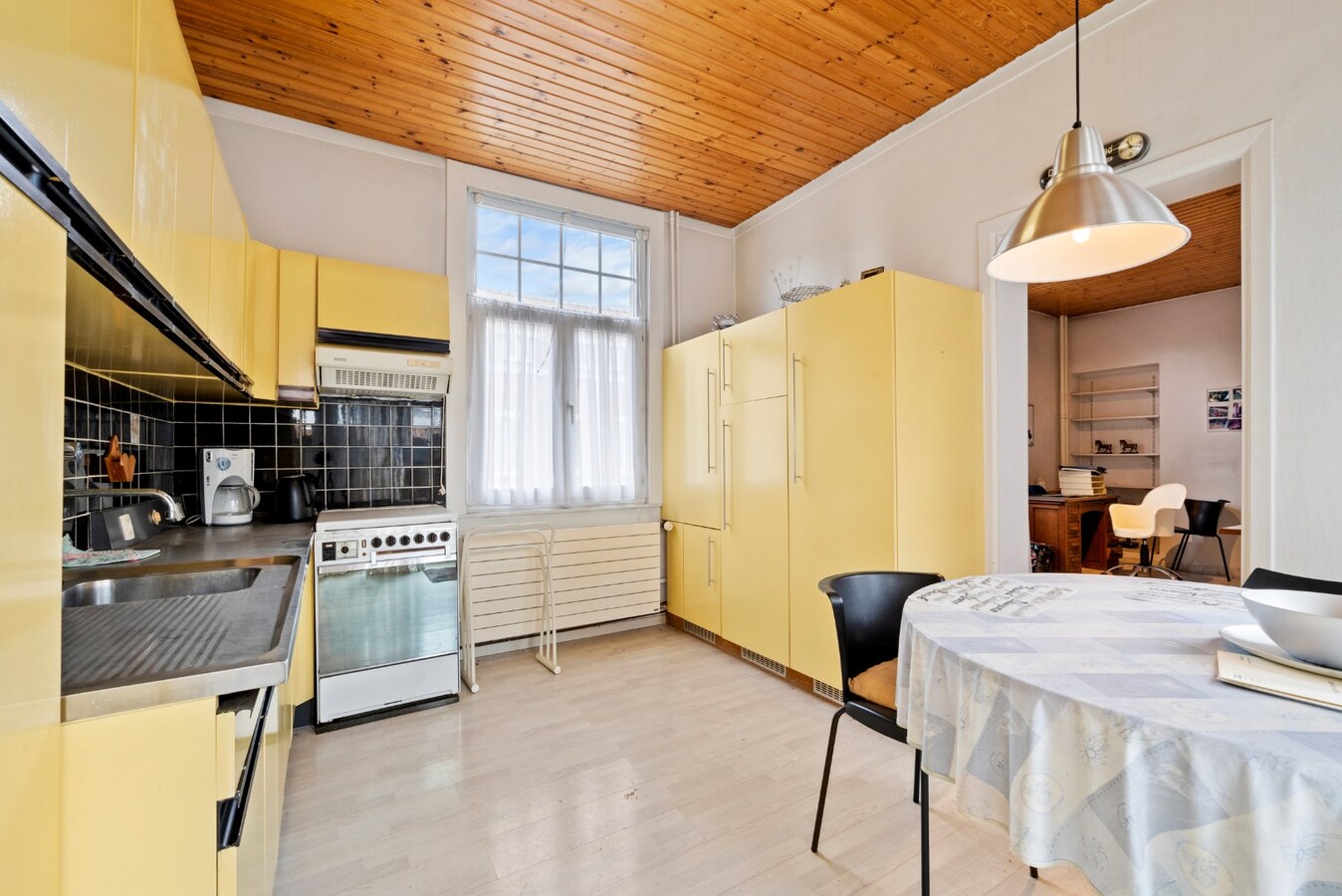 Uitstekend gelegen opbrengsteigendom op de Grote Markt van Diksmuide 