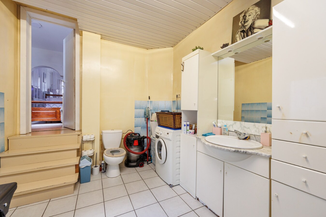 Vergunde opbrengsteigendom met 3 appartementen én handelsruimte! 