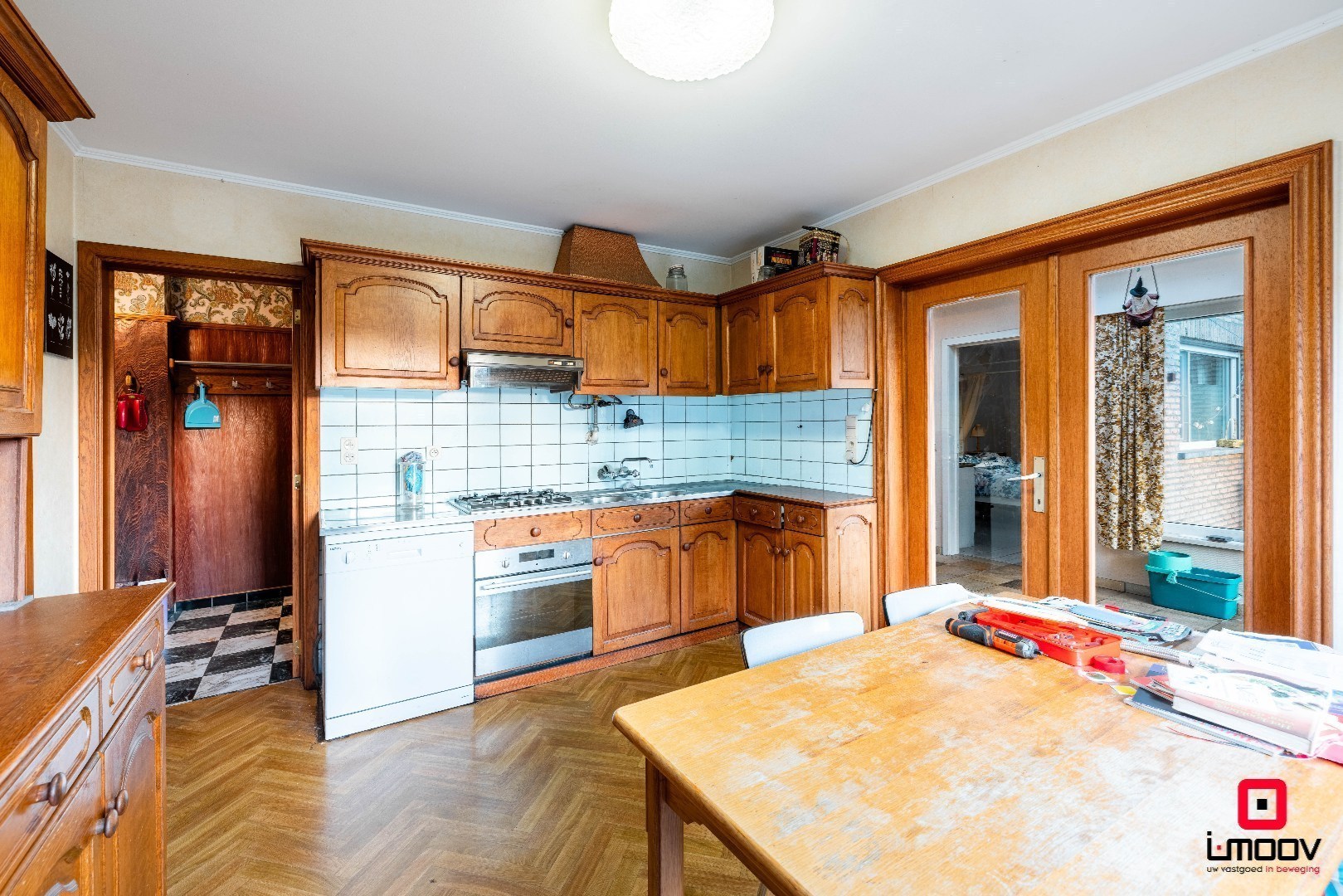 Charmante naoorlogse woning met veel potentieel te Zwijnaarde 