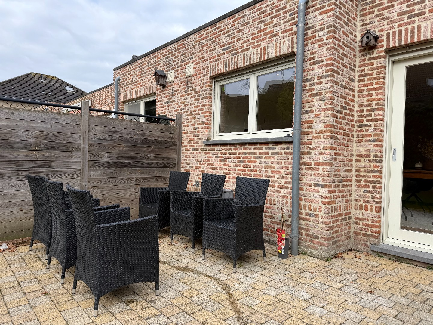 Charmante gerenoveerde rijwoning in pastoriestijl te koop in centrum Schilde 