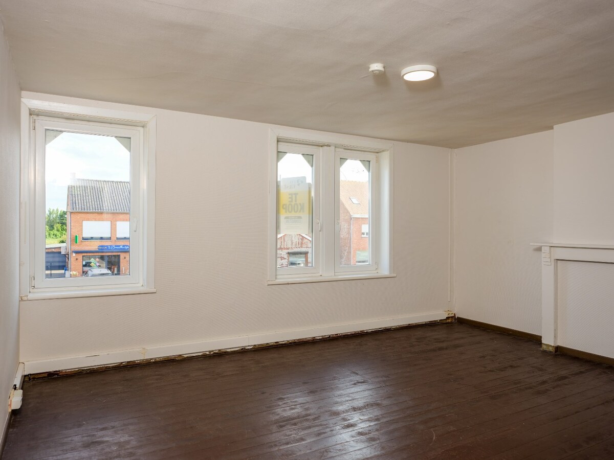 Half-open op te frissen woning met 3 slaapkamers te Gistel 