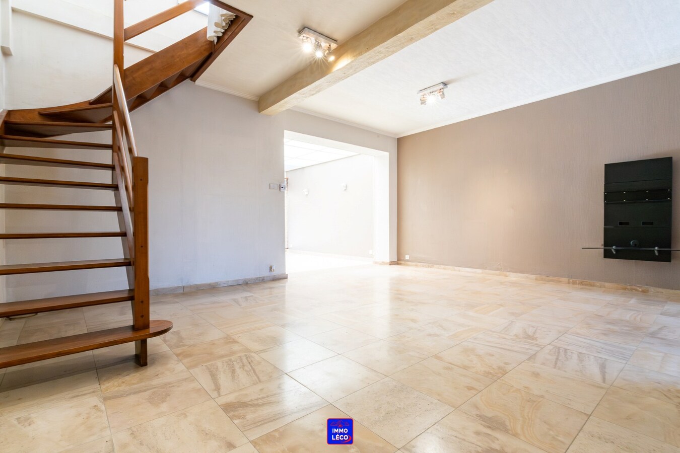 3 façades en excellent état d'entretien, beaux volumes, jardin de 340m² SUD-EST ! 