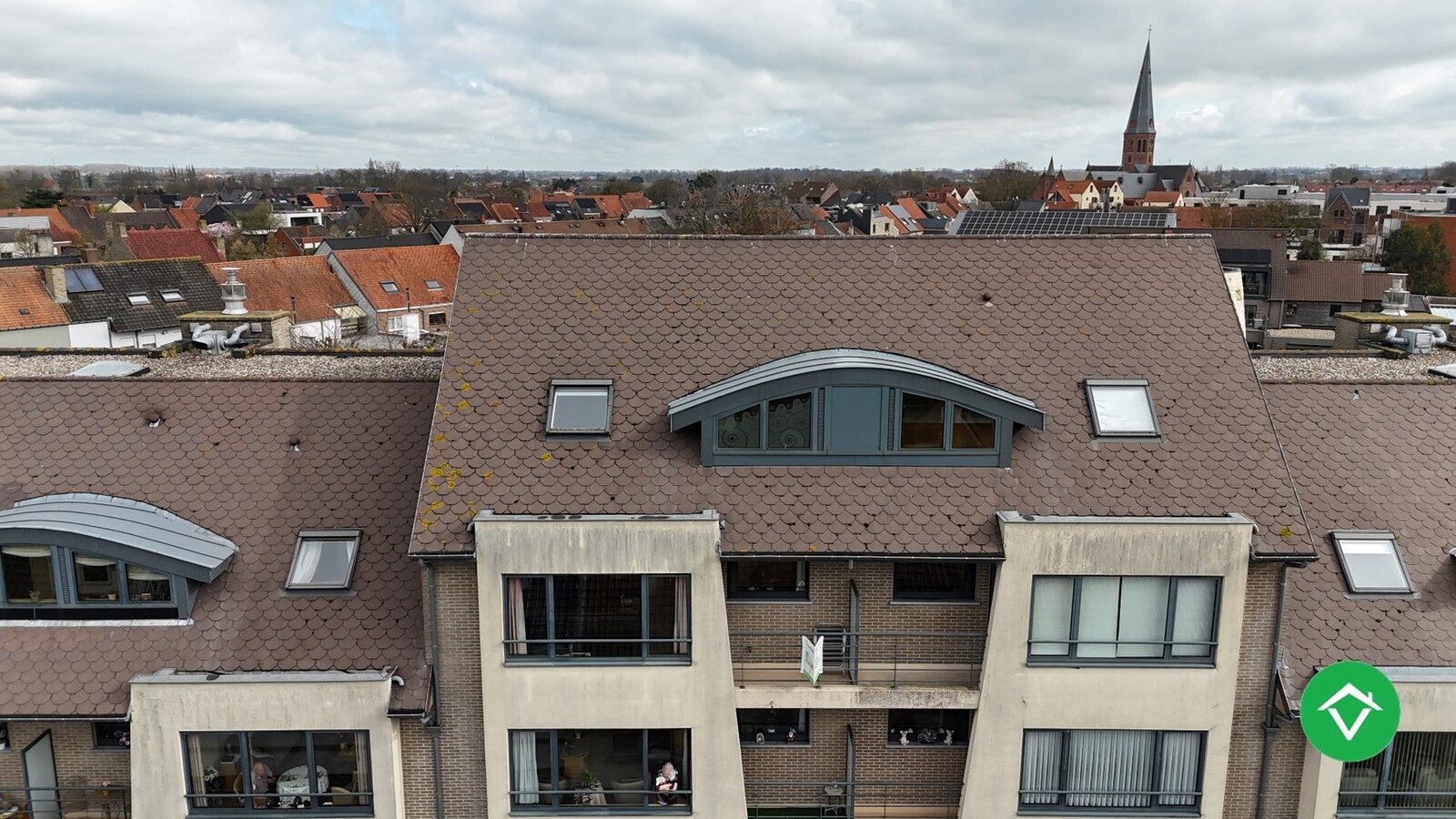 Appartement met 3 slaapkamers ruim terras en garage te Koekelare 
