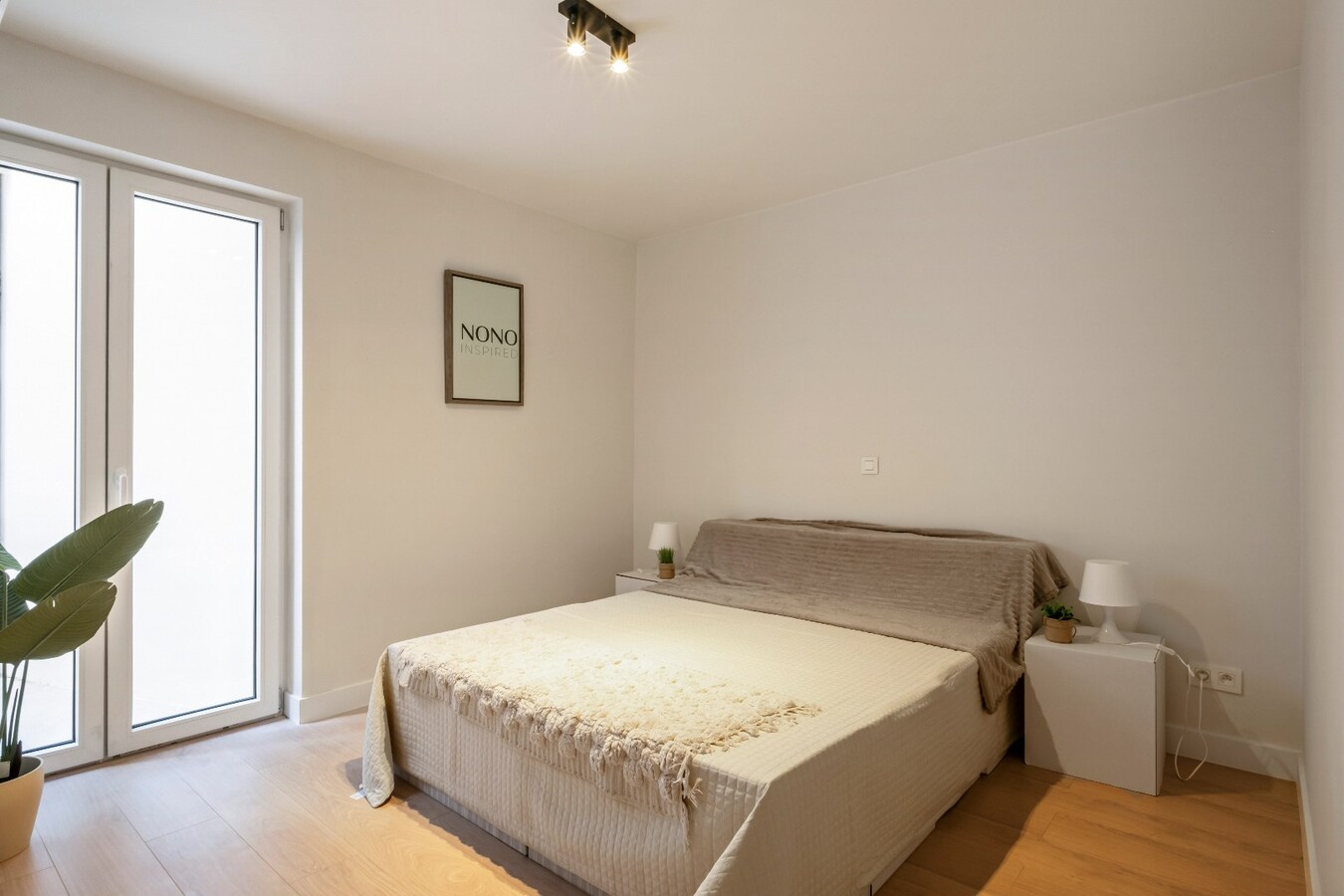TOPLIGGING : Gelijksvloers appartement met 2 terrassen nabij de Leie te Kortrijk ! *** NONO INSPIRED *** 