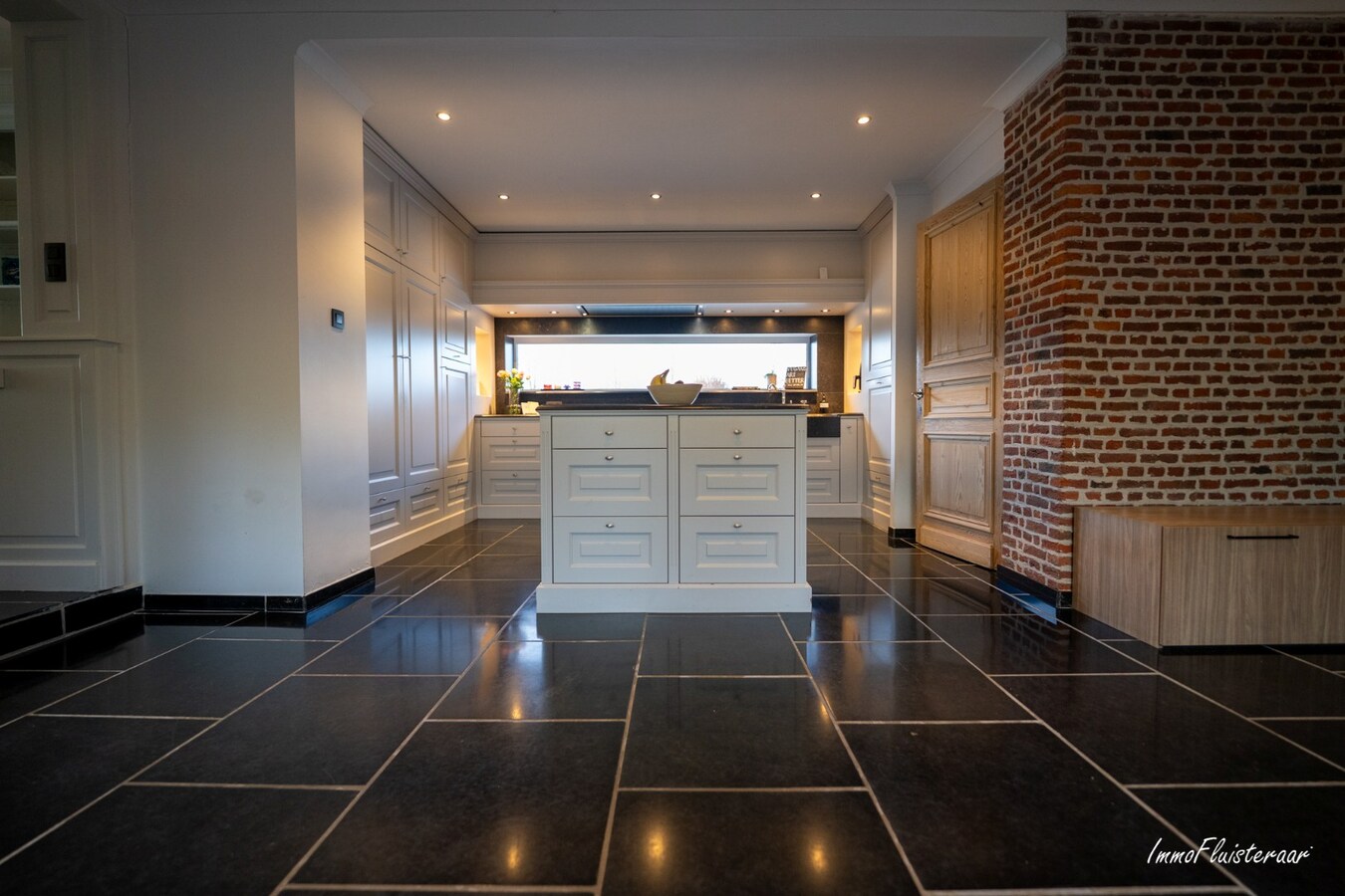 Karakteristieke villa met paardenaccommodatie op ca. 9.680 m2 te Tisselt (Willebroek) 