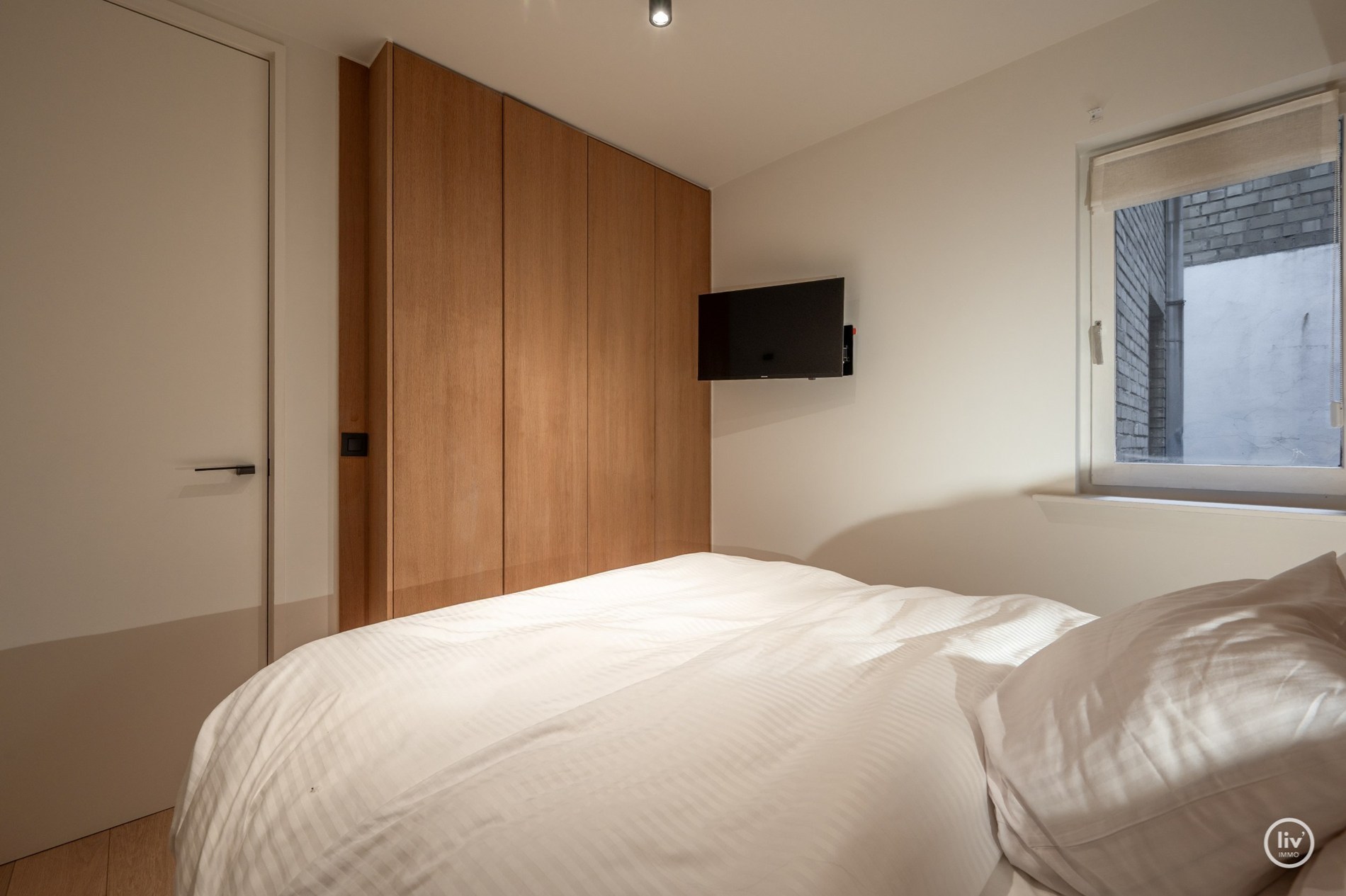 Prachtig gerenoveerd 2 slaapkamerappartement op een aangename ligging vlakbij de Lippenslaan te Knokke. 