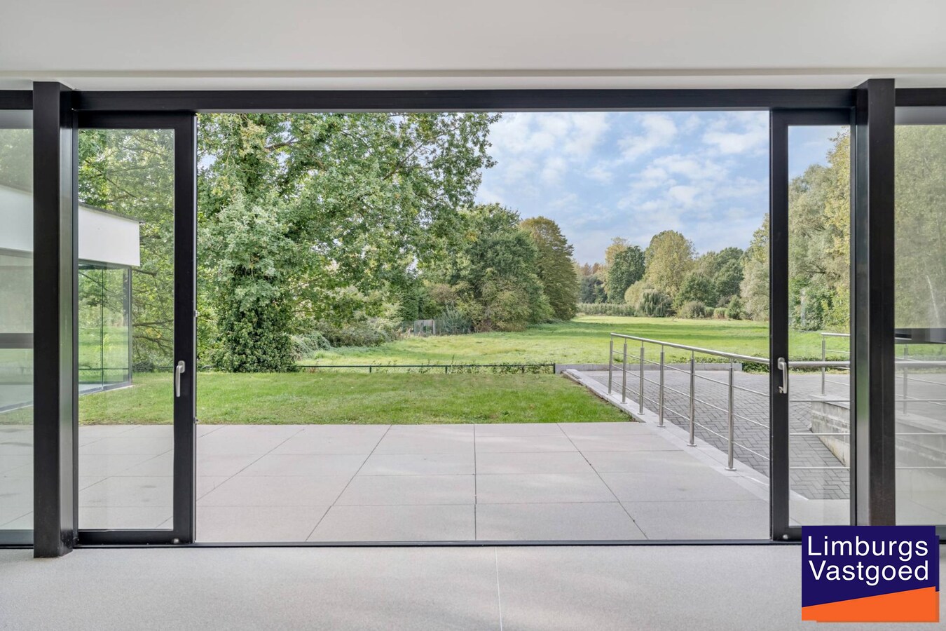 Exclusieve woning met praktijkruimte en zicht op weilanden 