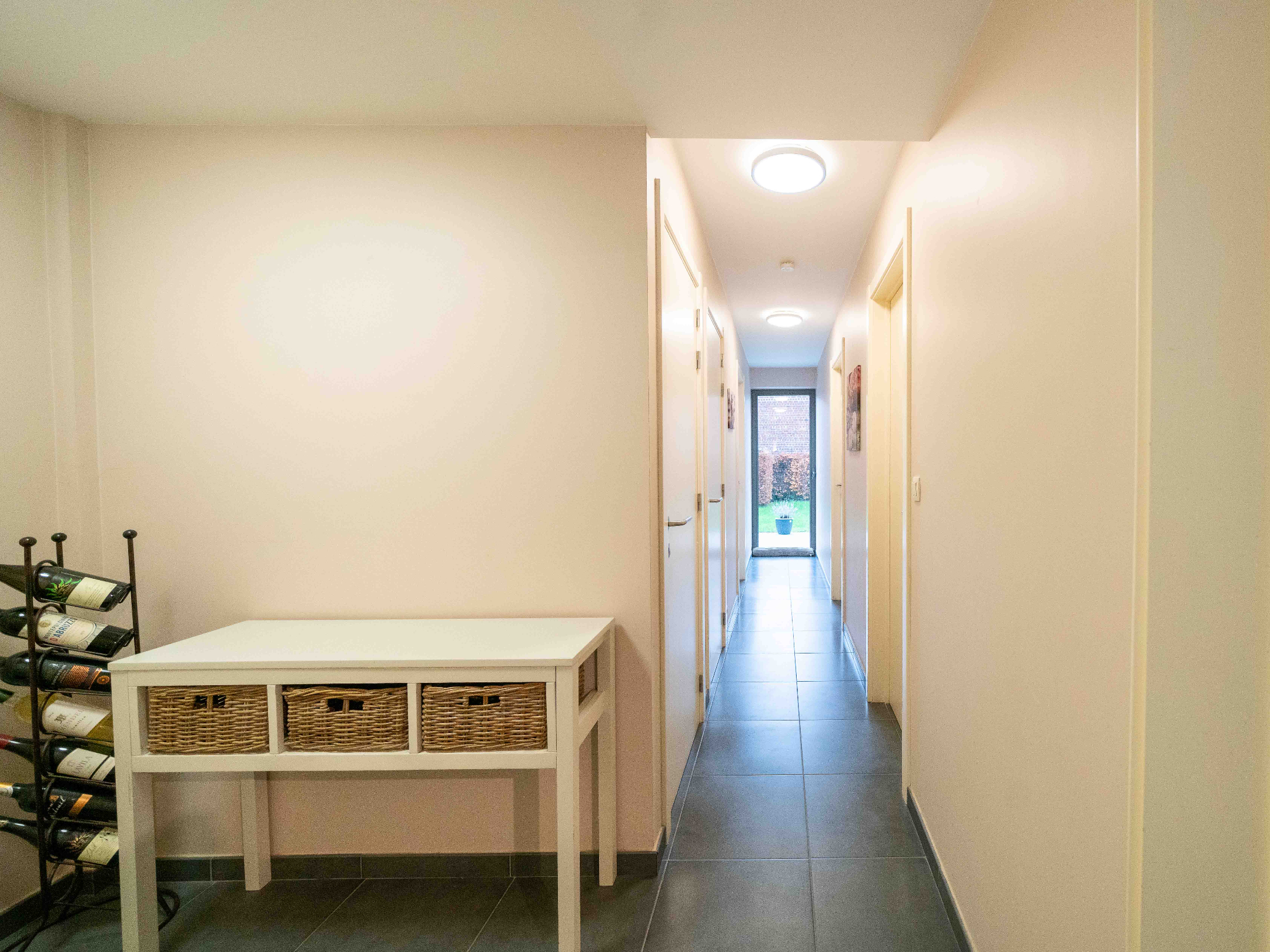 2-kamer appartement met tuin en autostaanplaats 