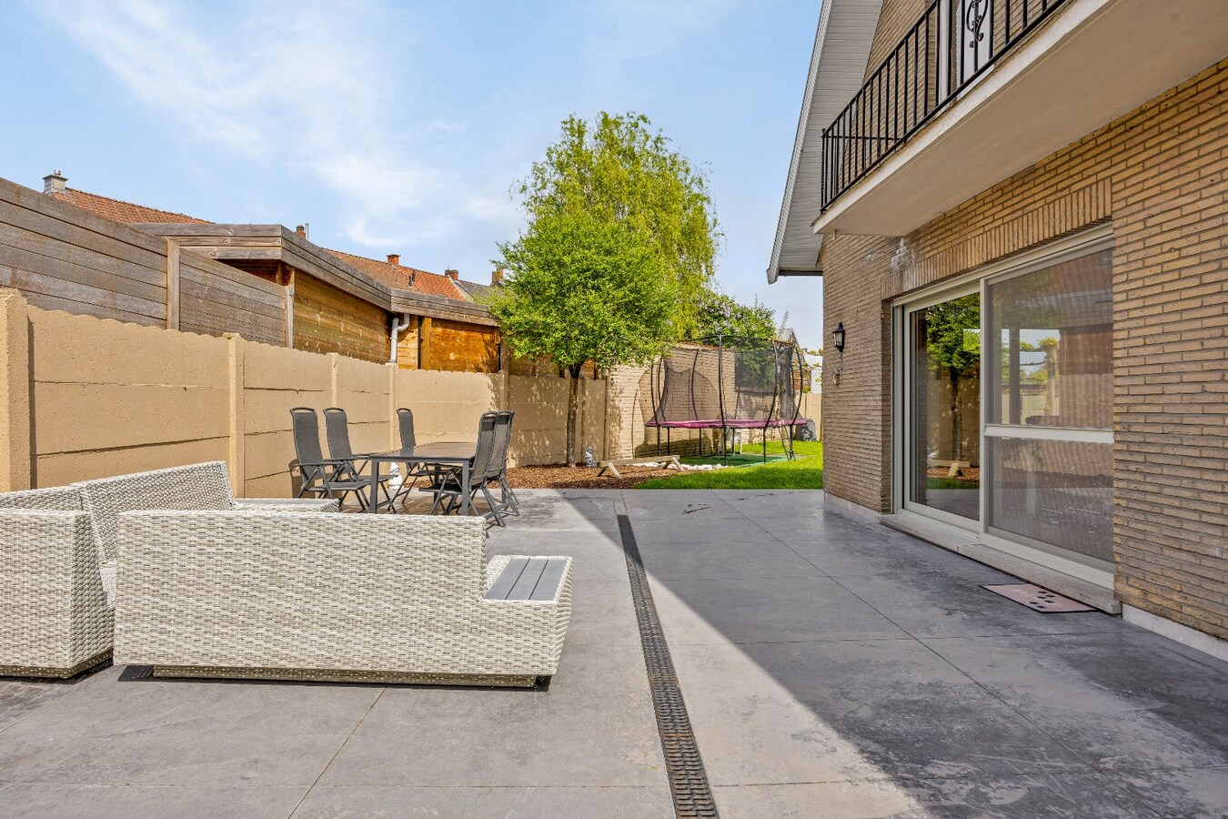 Zeer ruime woning met garage te koop in centrum Oudenaarde 