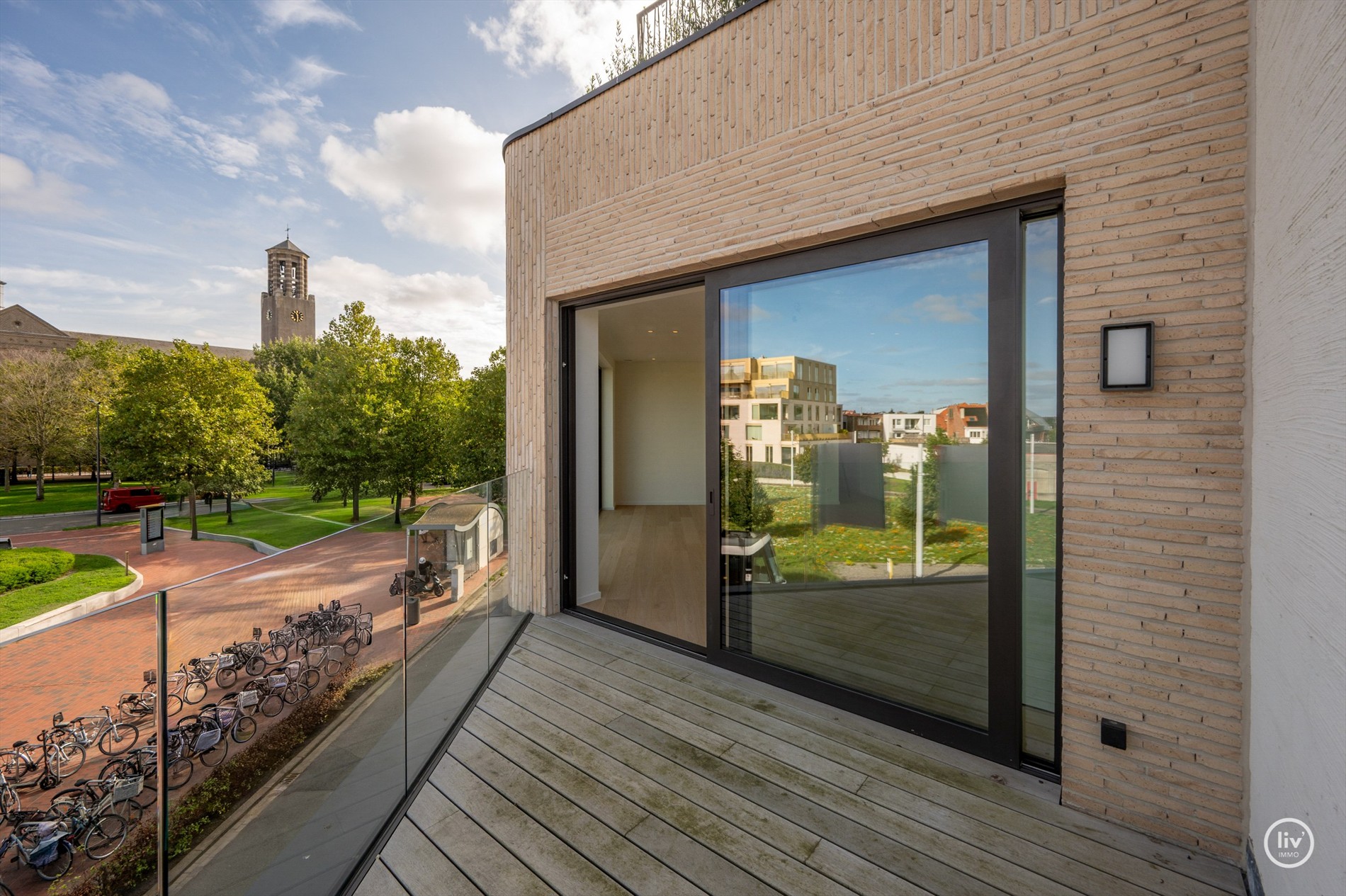 JOURNÉE PORTES OUVERTES Samedi 17/10 (10h-12h) à Knokkestraat 683 : Appartement neuf avec vues dégagées au centre de Knokke, idéalement situé en termes de mobilité. 