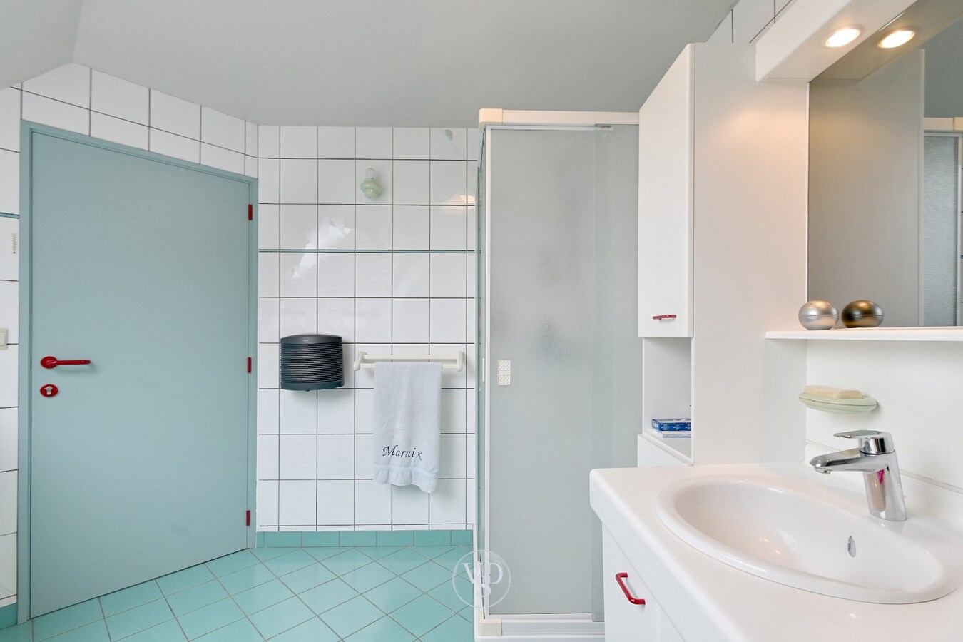 Ruim handelspand met penthouse in villastijl 
