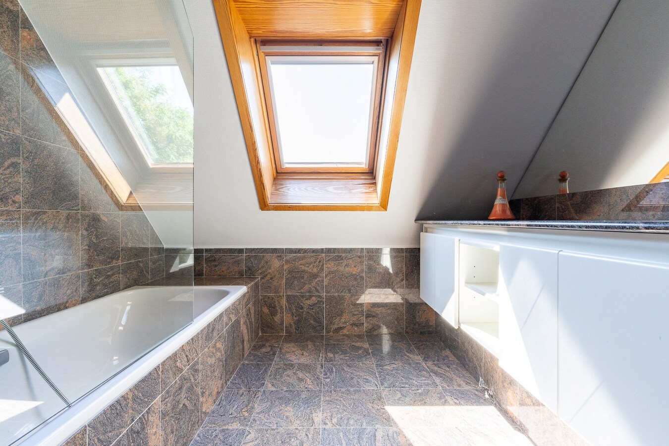 Villa érigée sur 1644m², garage 5 voitures, superbes volumes, au Bois-Fichaux ! 