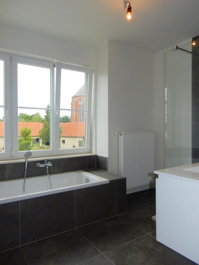 Mooie nieuwbouwwoning met 4 slaapkamers en garage 