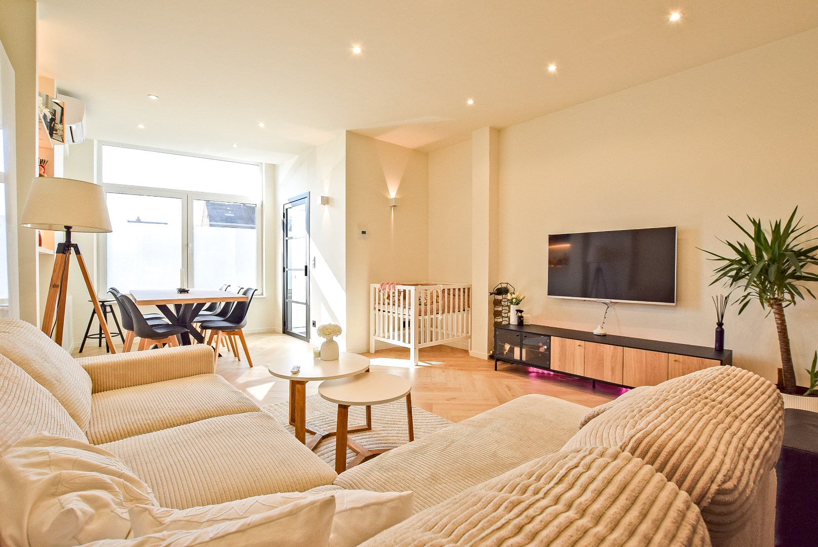 Gerenoveerde energiezuinige woning, gelegen aan de Lo-vaart 