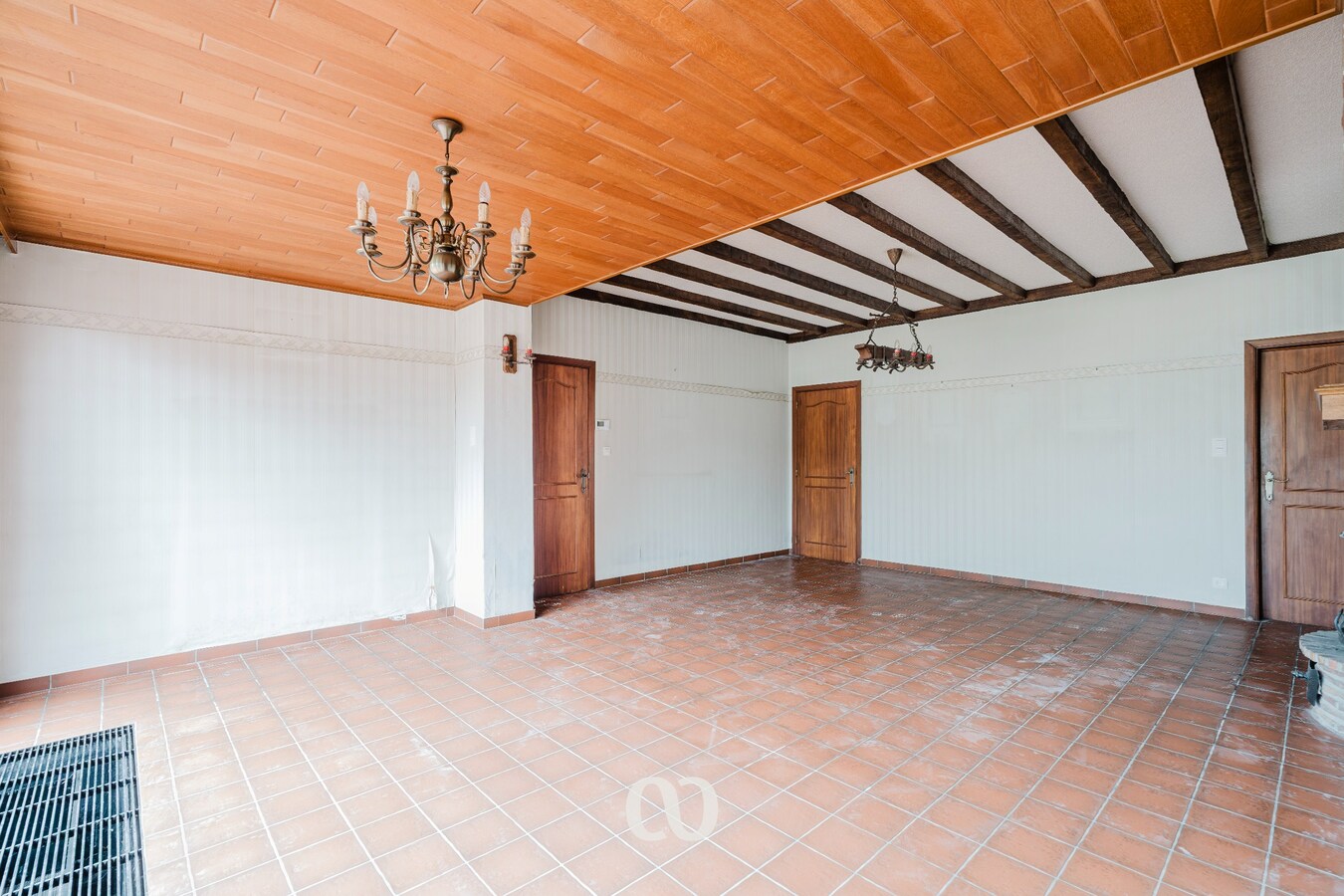 Ruime gezinswoning met 4 slaapkamers en tuin in Nederename 