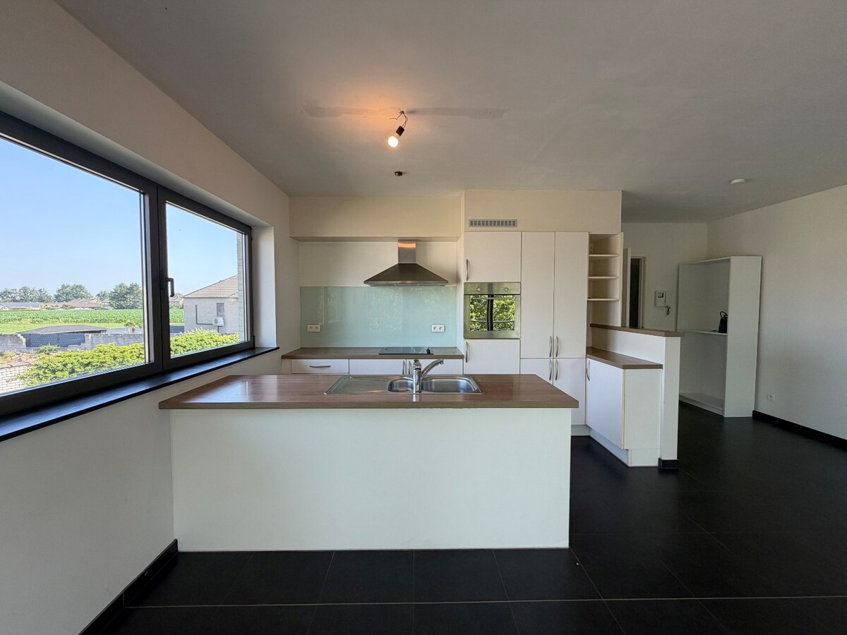 2 slpk-appartement nabij allerhande voorzieningen. 