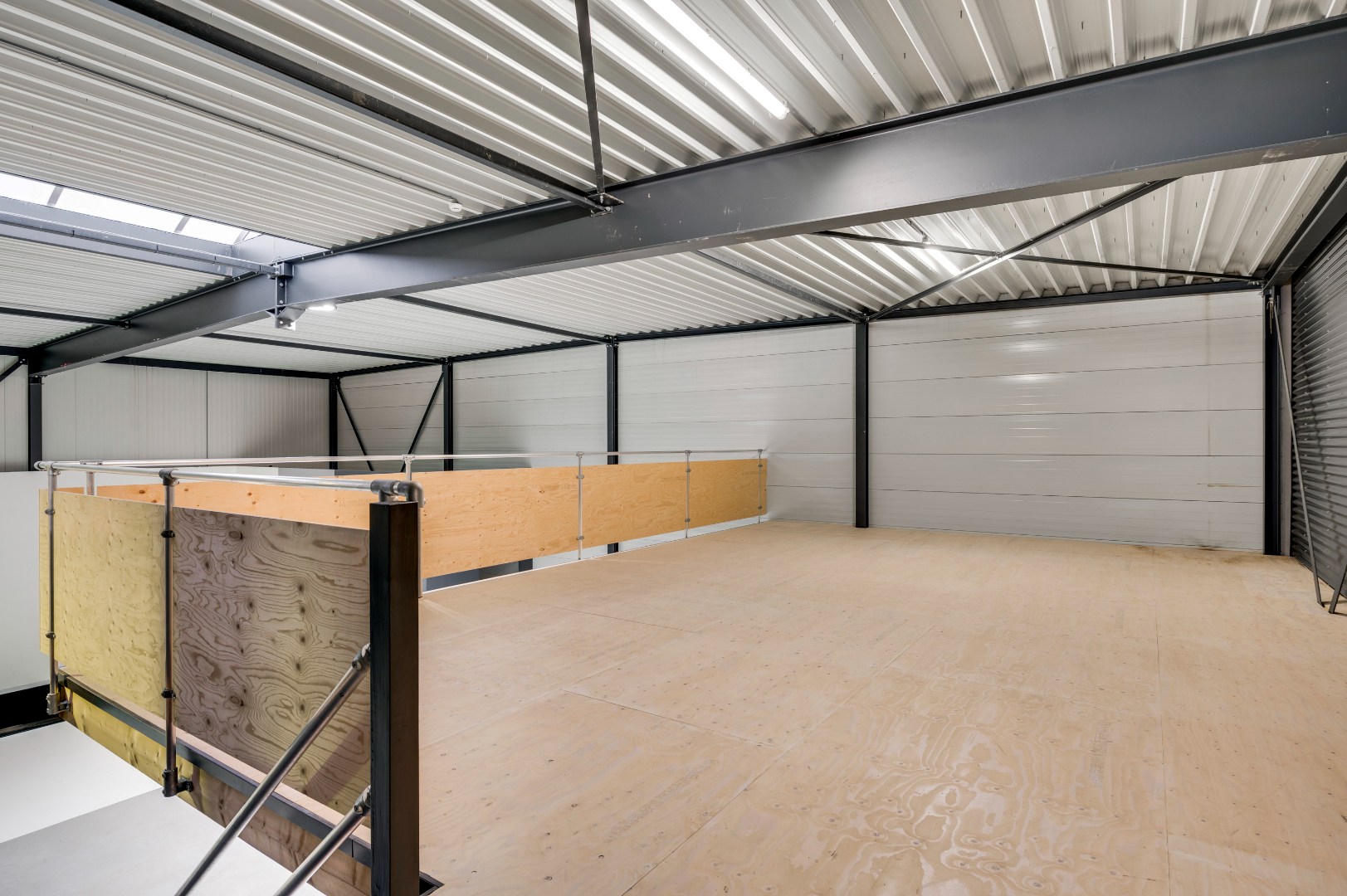 Hangar (Loods) te huur in Weert