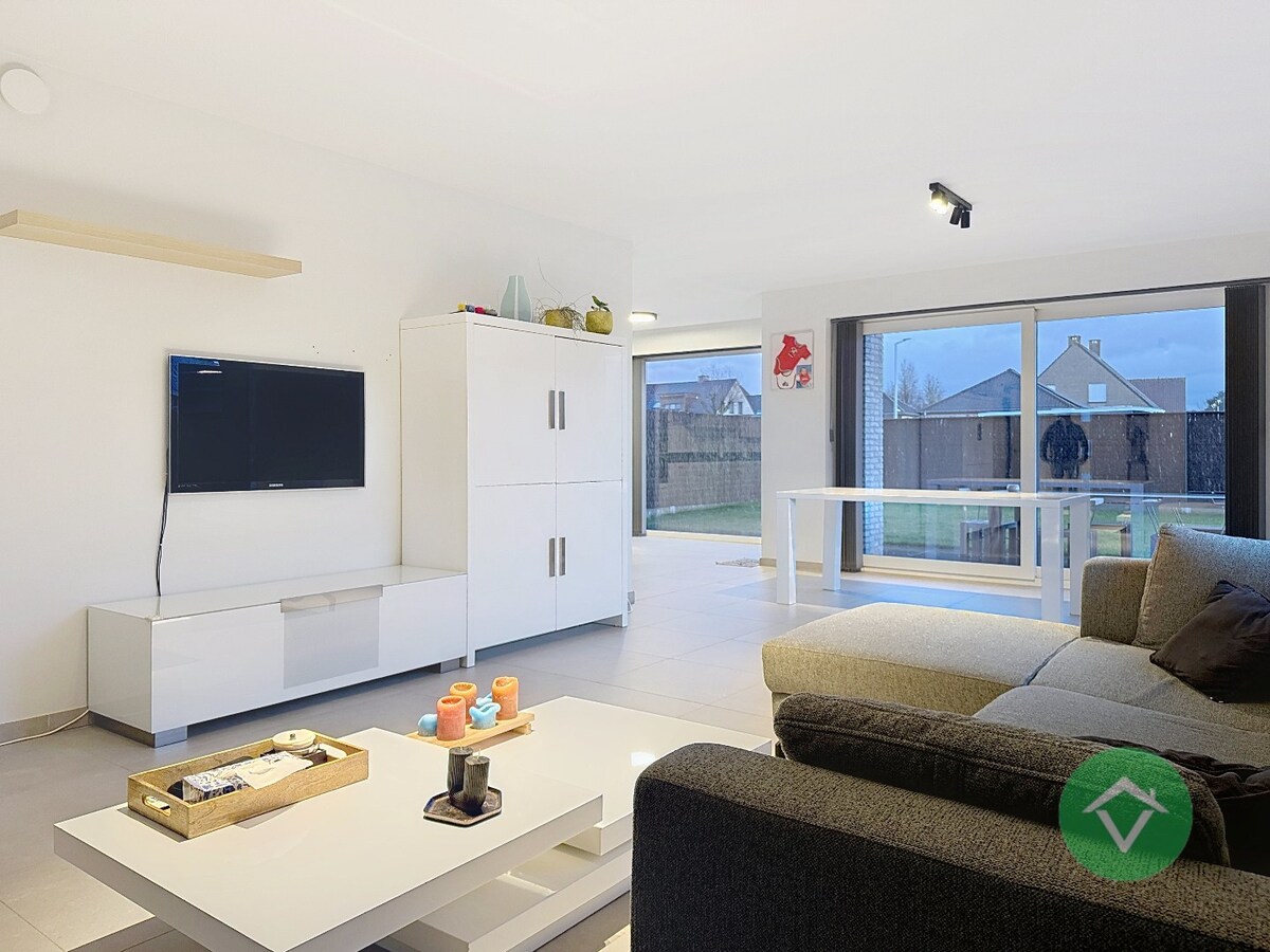 Recent halfopen nieuwbouwwoning te Koekelare. 