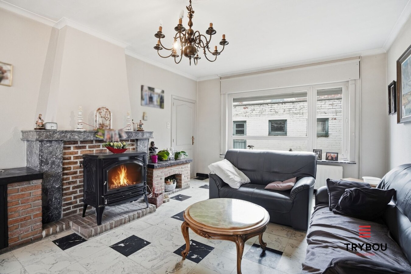 Woning met ruimte en veel mogelijkheden te koop in Zarren! 