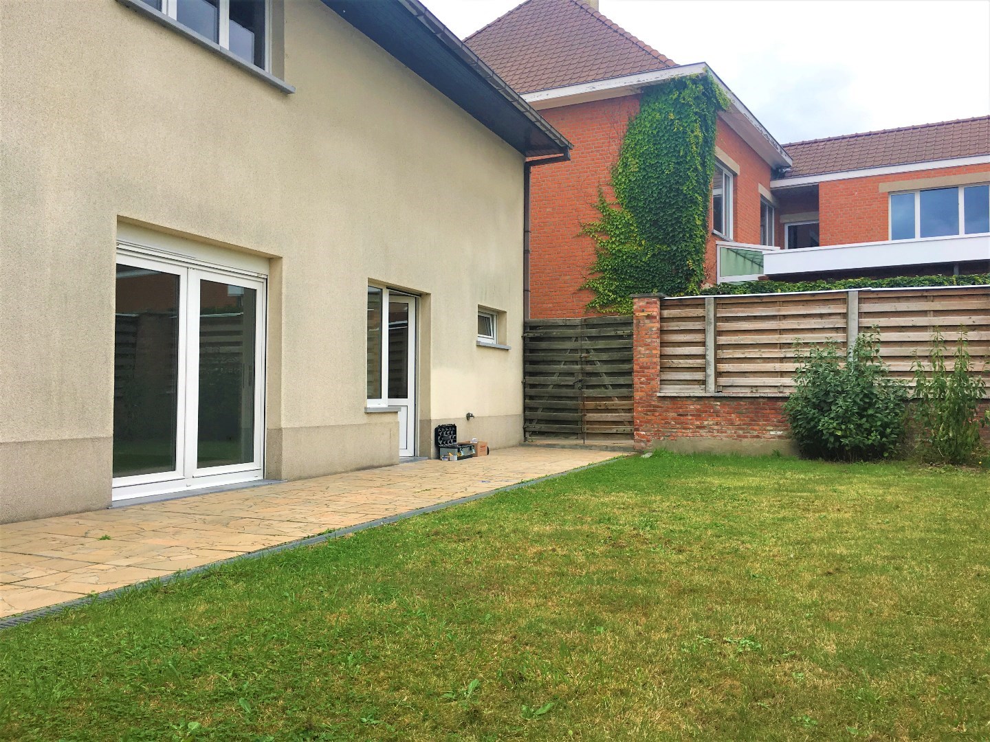 Gerenoveerde, zeer ruime woning met garage en tuin op 222 m² 