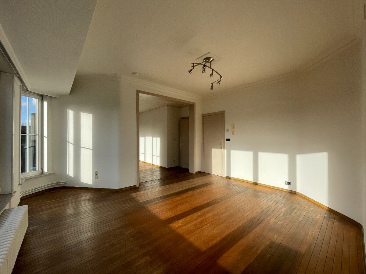 Lichtrijk één-slaapkamer appartement in centrum Izegem 