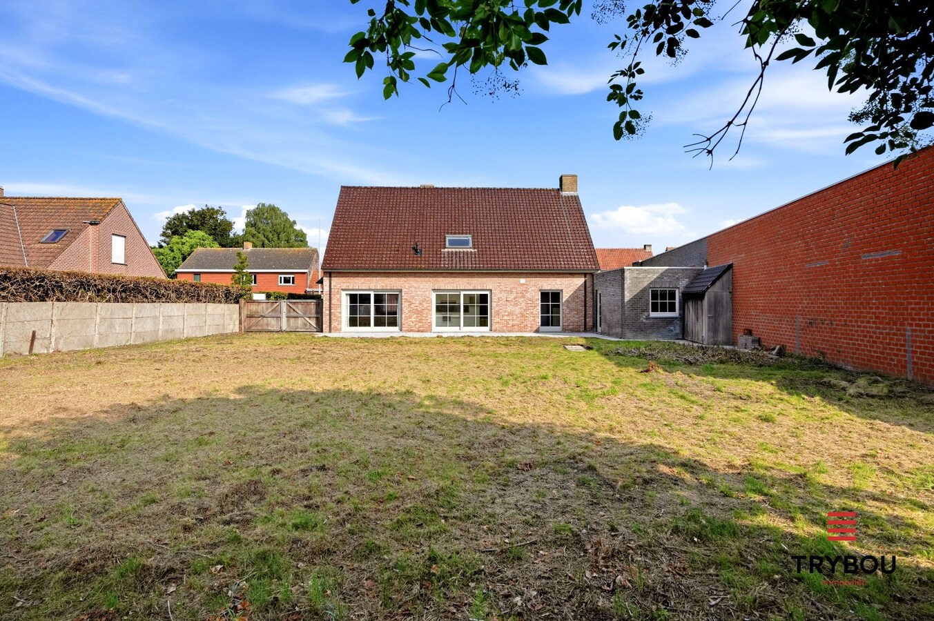 Ruime halfopen woning met 5 slaapkamers te koop in Werken met garage en ruime tuin! 