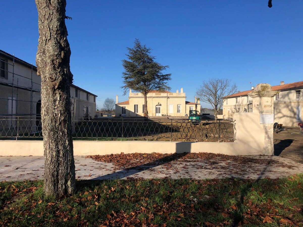 Chateau Les Chaumes - nabij Bordeaux (Frankrijk), Wijndomein met Restaurant en Hotel. 23 ha. 