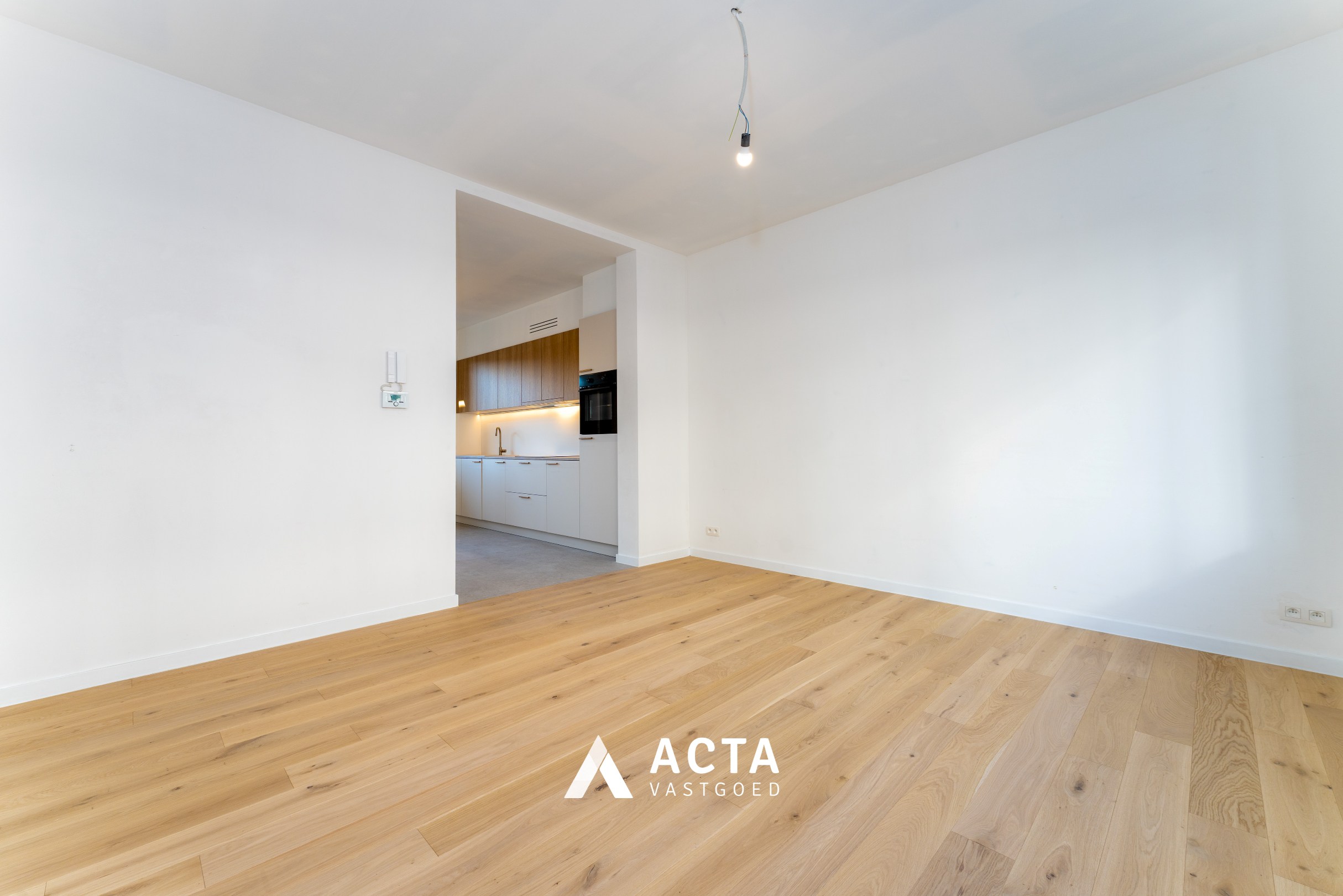 Recent gerenoveerd gelijkvloers appartement nabij centrum 