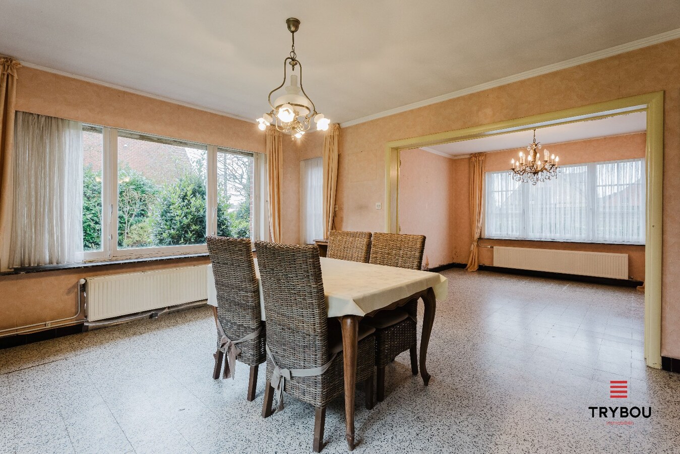 Alleenstaande woning op een ruim perceel van 2270 m² met rustige ligging te Langemark 