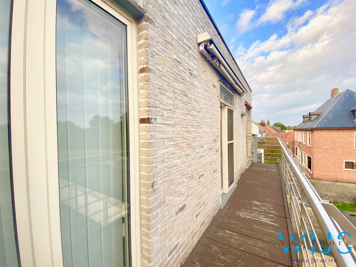 3 slaapkamerappartement met garage in hartje Assenede ! 